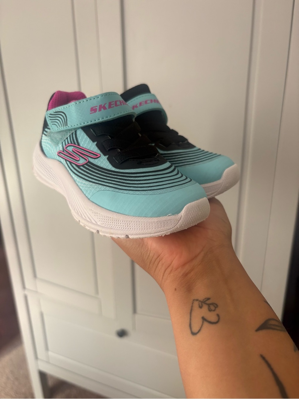 Girls Skechers size 9